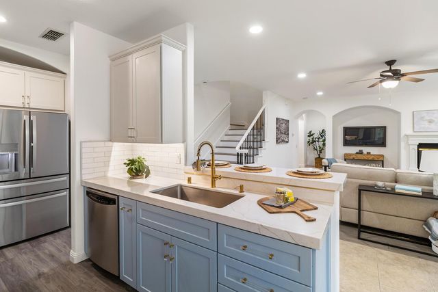 945 Sierra Park Ln, Sacramento, CA 95864