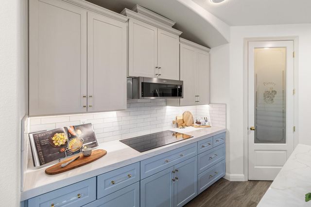 945 Sierra Park Ln, Sacramento, CA 95864