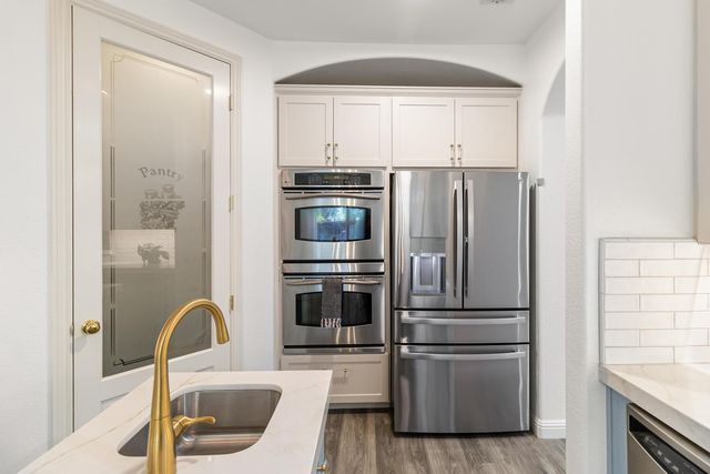 945 Sierra Park Ln, Sacramento, CA 95864