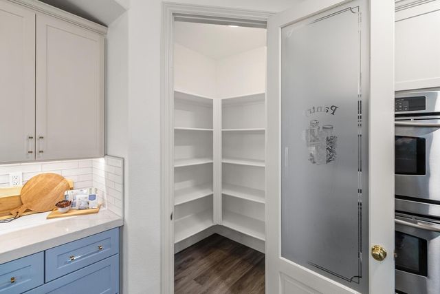 945 Sierra Park Ln, Sacramento, CA 95864