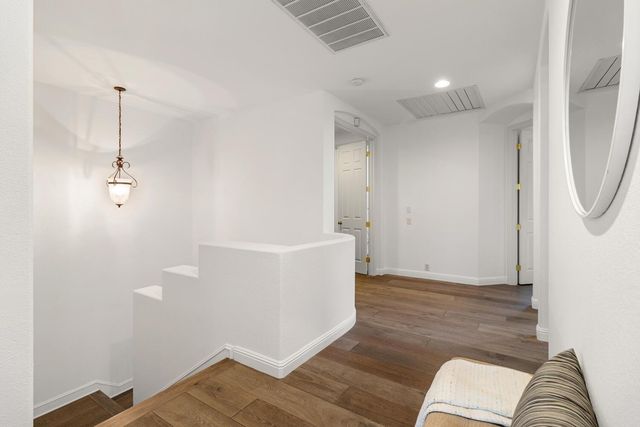 945 Sierra Park Ln, Sacramento, CA 95864