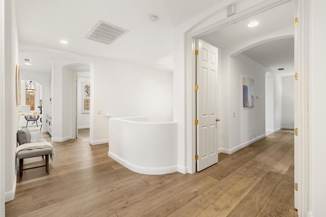 945 Sierra Park Ln, Sacramento, CA 95864