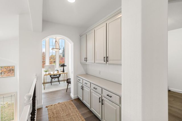 945 Sierra Park Ln, Sacramento, CA 95864