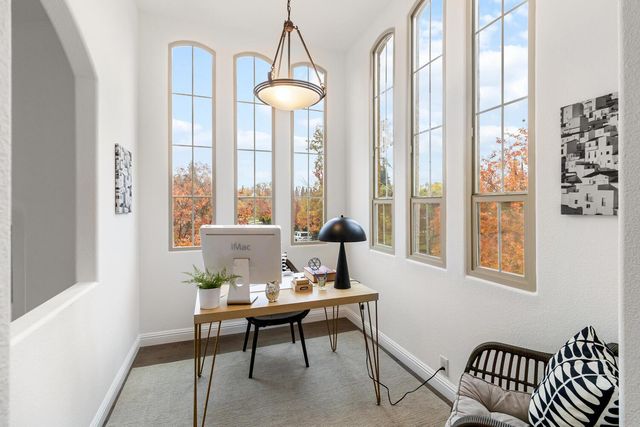 945 Sierra Park Ln, Sacramento, CA 95864