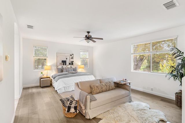 945 Sierra Park Ln, Sacramento, CA 95864