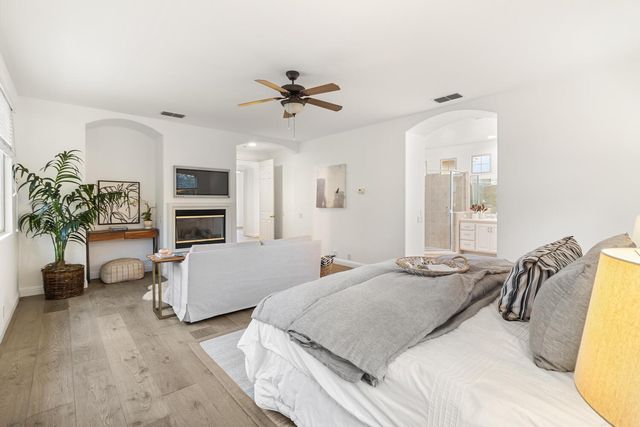 945 Sierra Park Ln, Sacramento, CA 95864