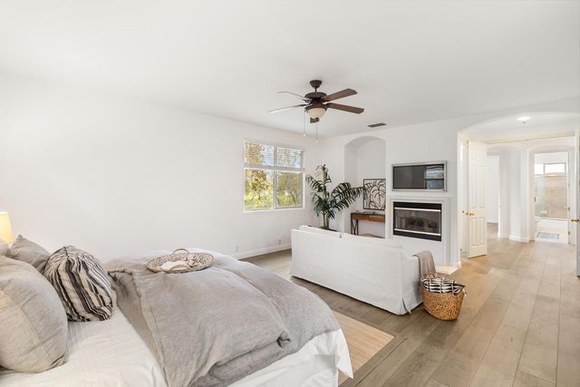 945 Sierra Park Ln, Sacramento, CA 95864