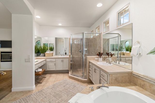 945 Sierra Park Ln, Sacramento, CA 95864