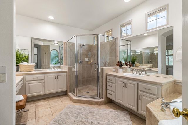 945 Sierra Park Ln, Sacramento, CA 95864