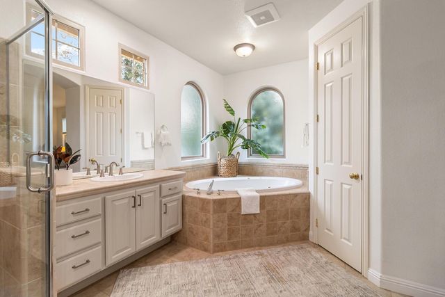 945 Sierra Park Ln, Sacramento, CA 95864