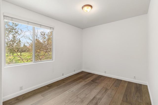 945 Sierra Park Ln, Sacramento, CA 95864