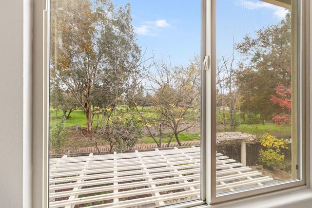 945 Sierra Park Ln, Sacramento, CA 95864