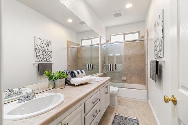 945 Sierra Park Ln, Sacramento, CA 95864