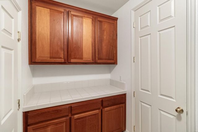 945 Sierra Park Ln, Sacramento, CA 95864