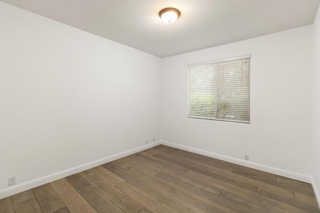 945 Sierra Park Ln, Sacramento, CA 95864