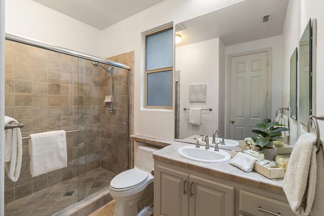 945 Sierra Park Ln, Sacramento, CA 95864