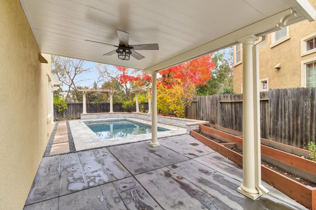 945 Sierra Park Ln, Sacramento, CA 95864