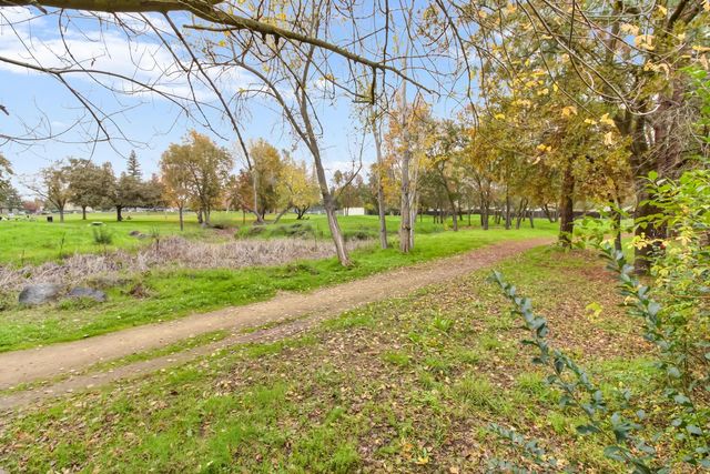 945 Sierra Park Ln, Sacramento, CA 95864
