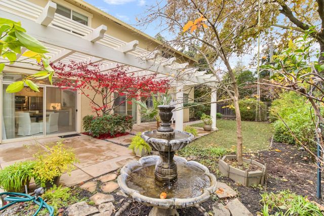 945 Sierra Park Ln, Sacramento, CA 95864