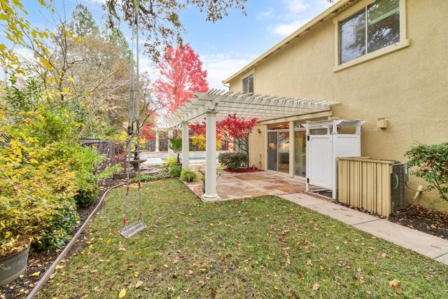 945 Sierra Park Ln, Sacramento, CA 95864
