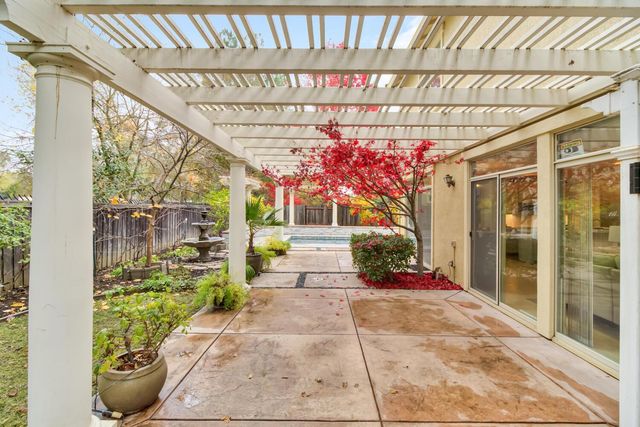 945 Sierra Park Ln, Sacramento, CA 95864