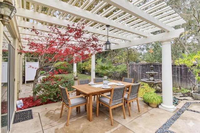 945 Sierra Park Ln, Sacramento, CA 95864