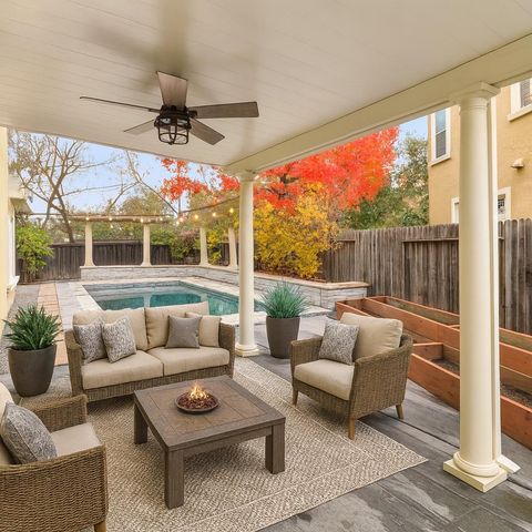 945 Sierra Park Ln, Sacramento, CA 95864