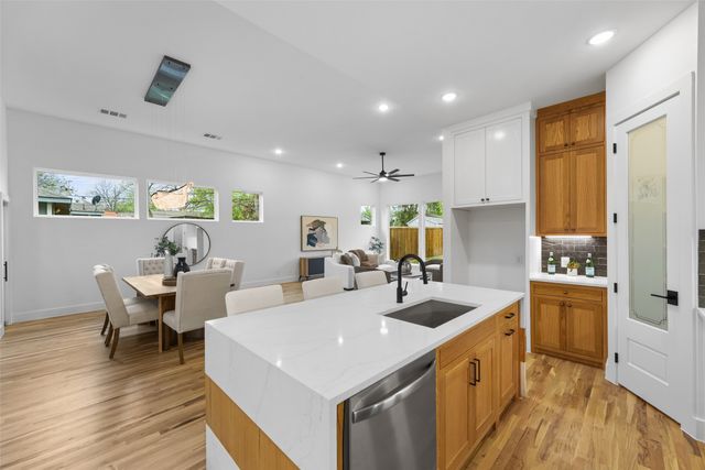 2619 Emmett Street, Dallas, TX 75211