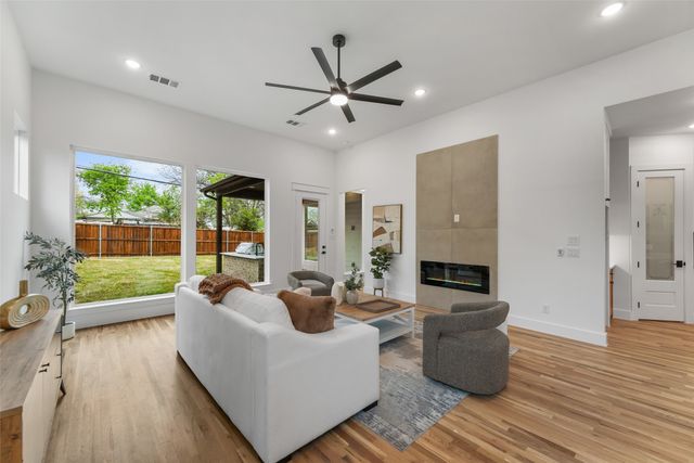 2619 Emmett Street, Dallas, TX 75211