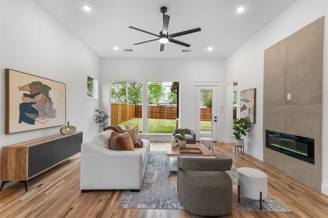 2619 Emmett Street, Dallas, TX 75211