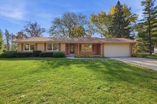 14235 W Maylore DRIVE, New Berlin, WI 53151