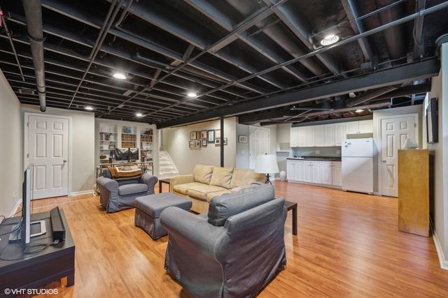 376 Tremont Court, Valparaiso, IN 46385