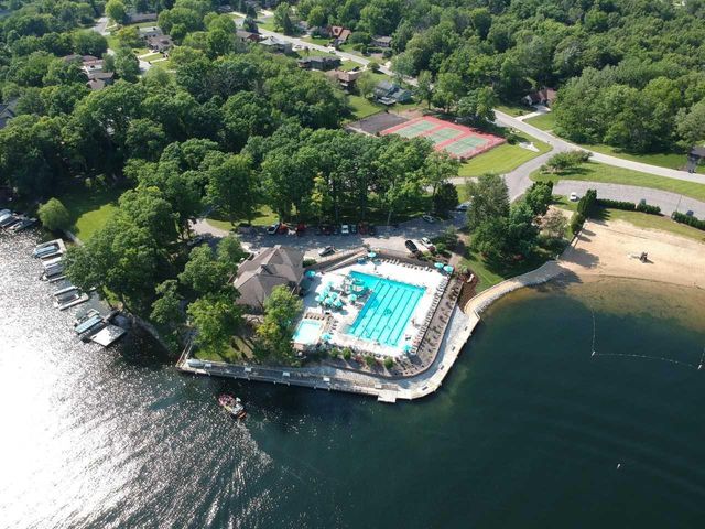 376 Tremont Court, Valparaiso, IN 46385