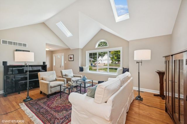 376 Tremont Court, Valparaiso, IN 46385