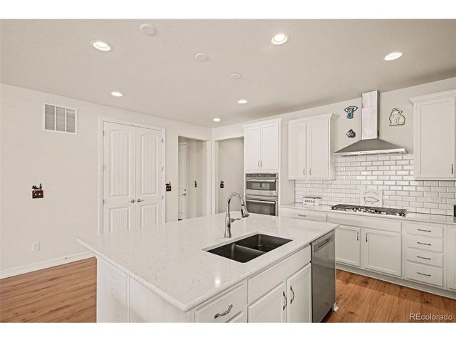 6142 Leilani Ln, Castle Rock, CO 80108