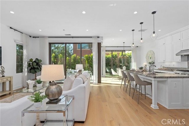 201 Fiore, Irvine, CA 92602