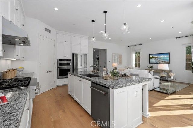 201 Fiore, Irvine, CA 92602