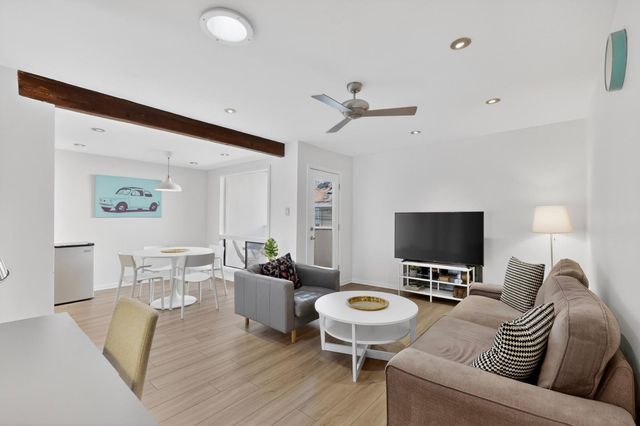 1106 W 6th ST 212, Austin, TX 78703