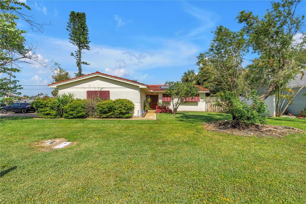 557 CRYSTAL DRIVE, Madeira Beach, FL 33708