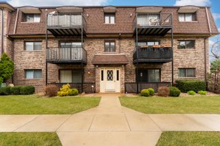 7632 W Lawrence Avenue 1A, Harwood Heights, IL 60706