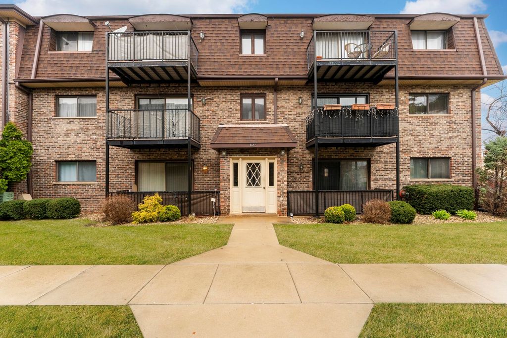 7632 W Lawrence Avenue 1A, Harwood Heights, IL 60706