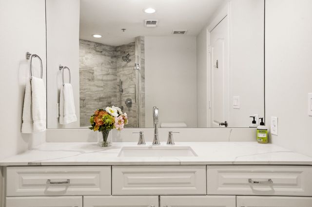 3401 Lee Parkway 402, Dallas, TX 75219