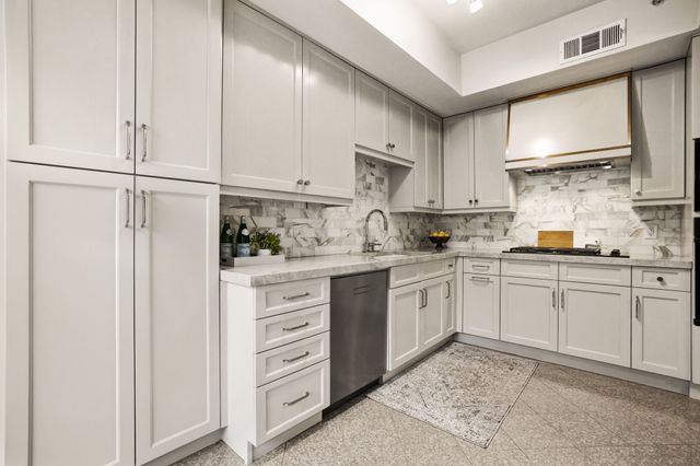 3401 Lee Parkway 402, Dallas, TX 75219