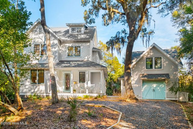 21 Bay Tree Trail, Southport, NC 28461