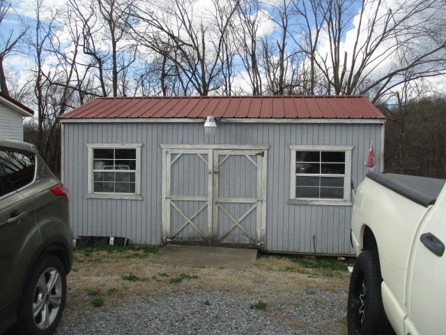 721 Hog Back Ridge Rd, Bethpage, TN 37022