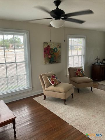 111 N 11th, Temple, TX 76501