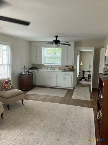 111 N 11th, Temple, TX 76501