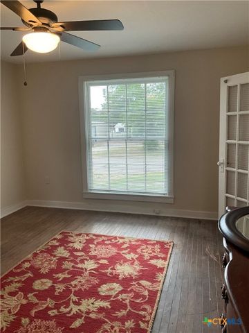 111 N 11th, Temple, TX 76501