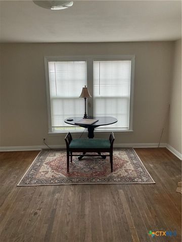 111 N 11th, Temple, TX 76501