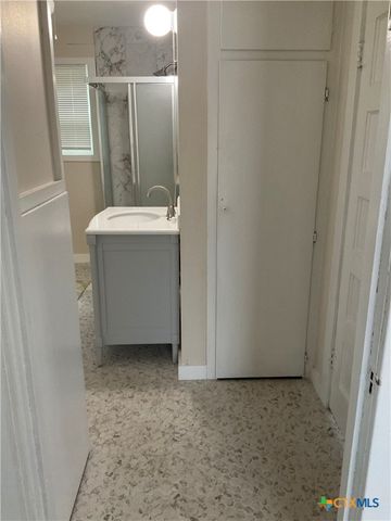 111 N 11th, Temple, TX 76501